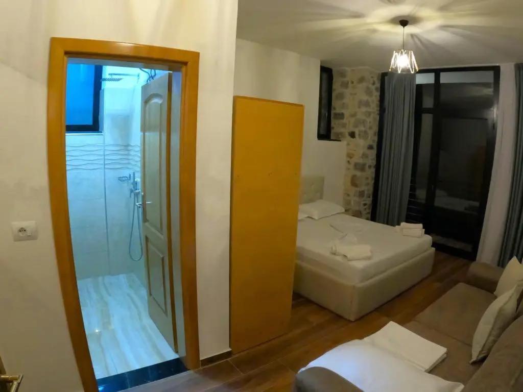 Bujtina Vrenezi Hotell Peshkopi Eksteriør bilde