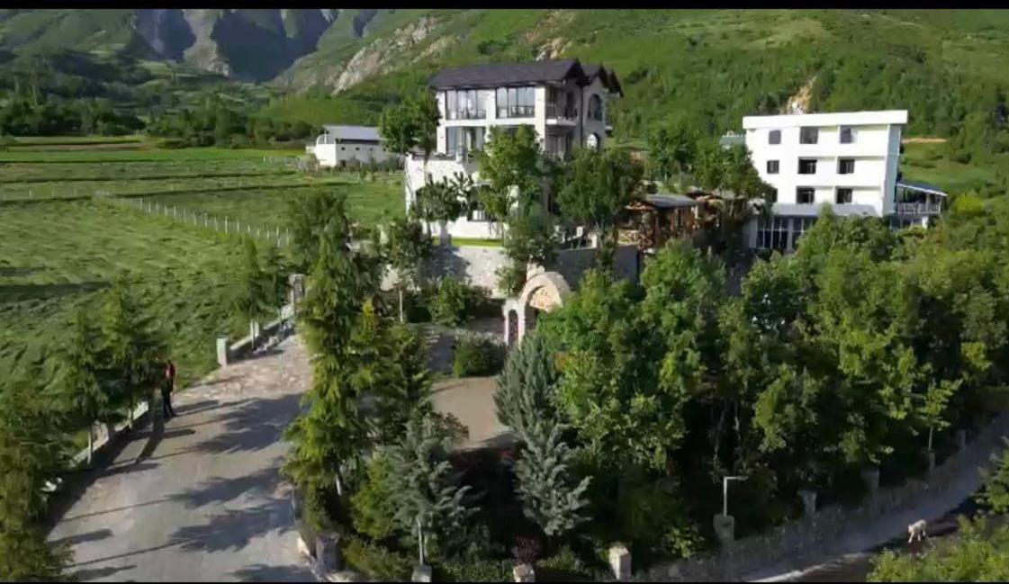 Bujtina Vrenezi Hotell Peshkopi Eksteriør bilde